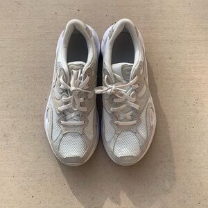 Nike Women’s Cream/White AL8 Size 7